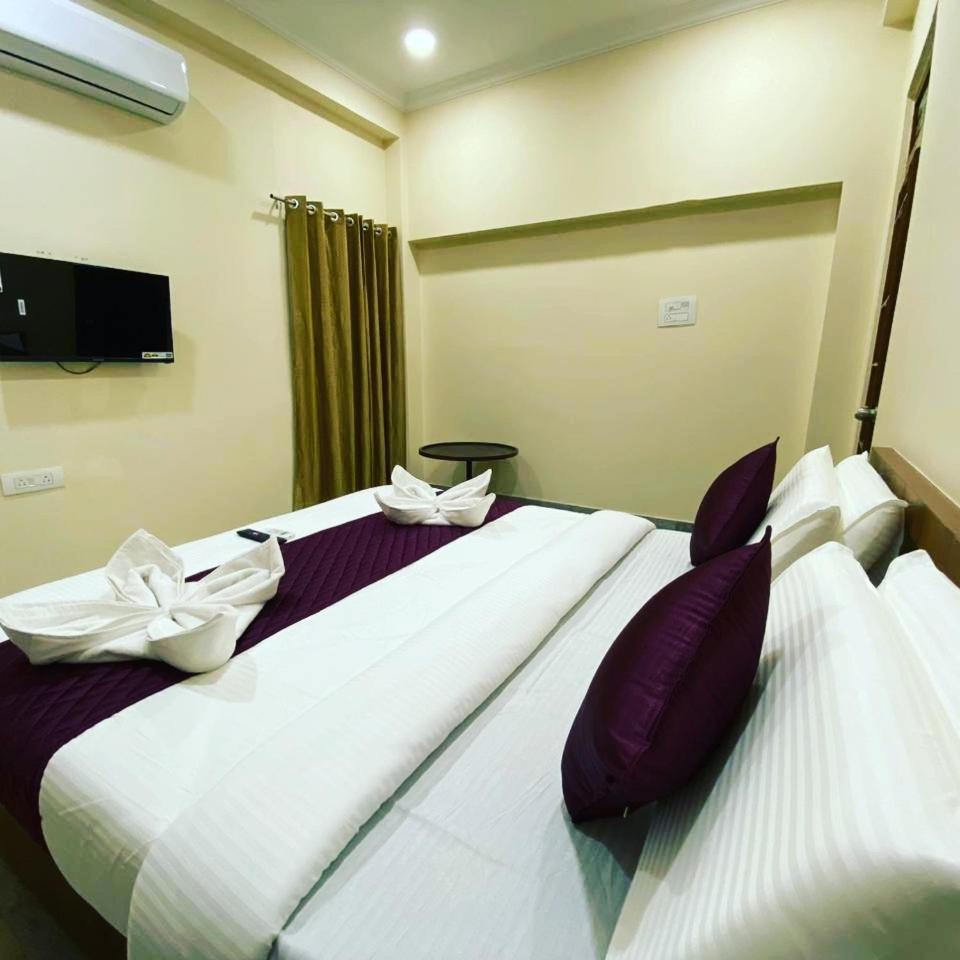 Hotel Kp Suites Metro Haidarábád Kültér fotó