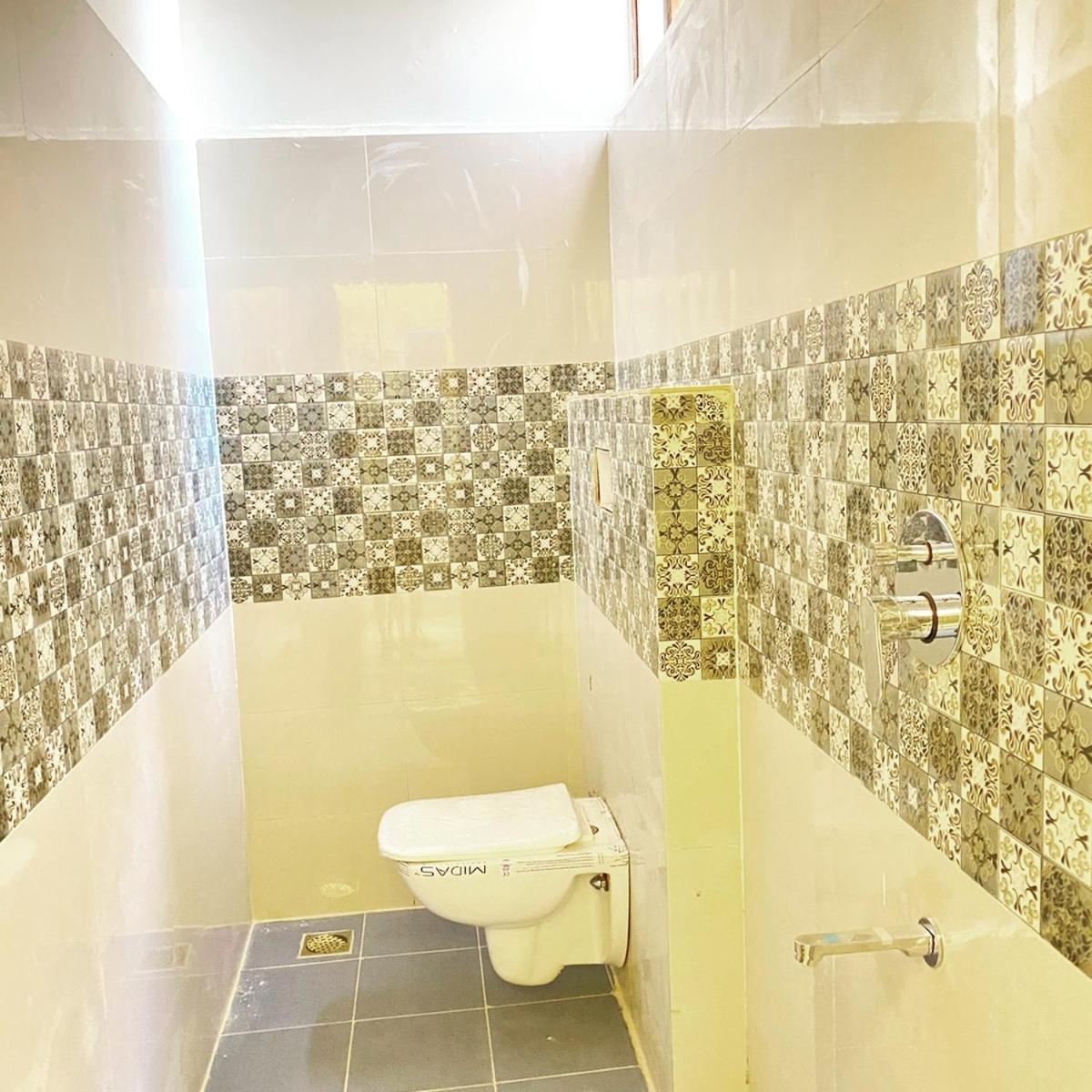 Hotel Kp Suites Metro Haidarábád Kültér fotó