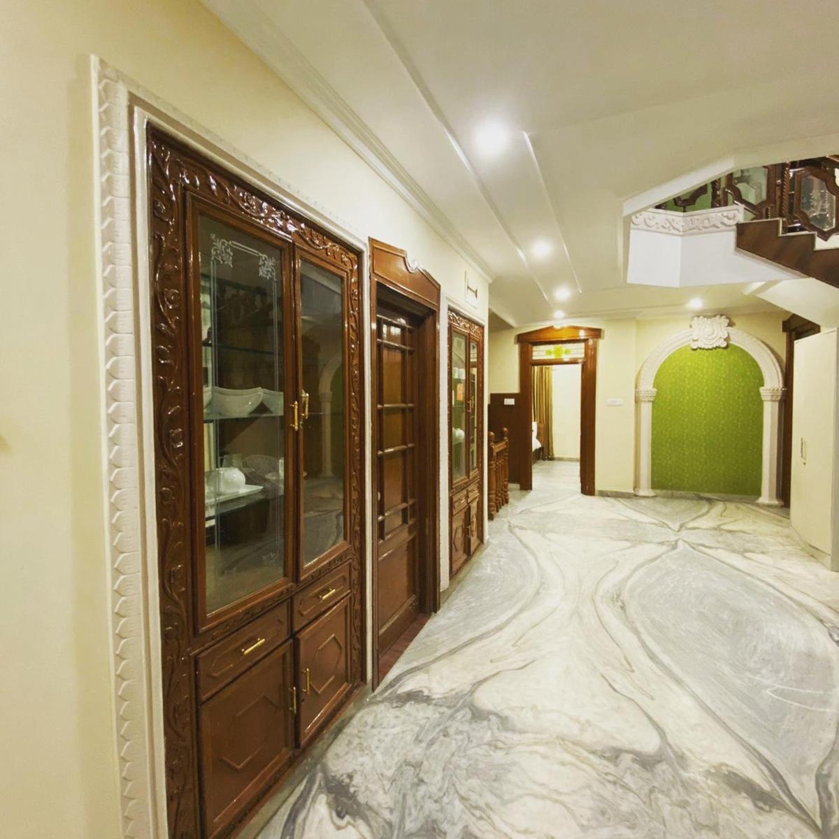 Hotel Kp Suites Metro Haidarábád Kültér fotó