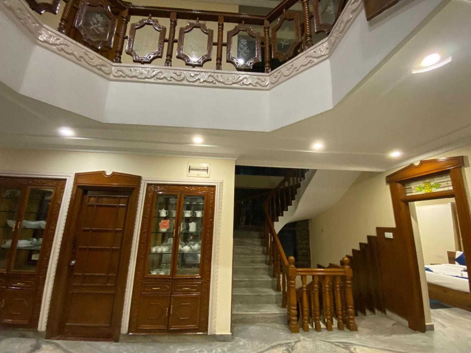 Hotel Kp Suites Metro Haidarábád Kültér fotó