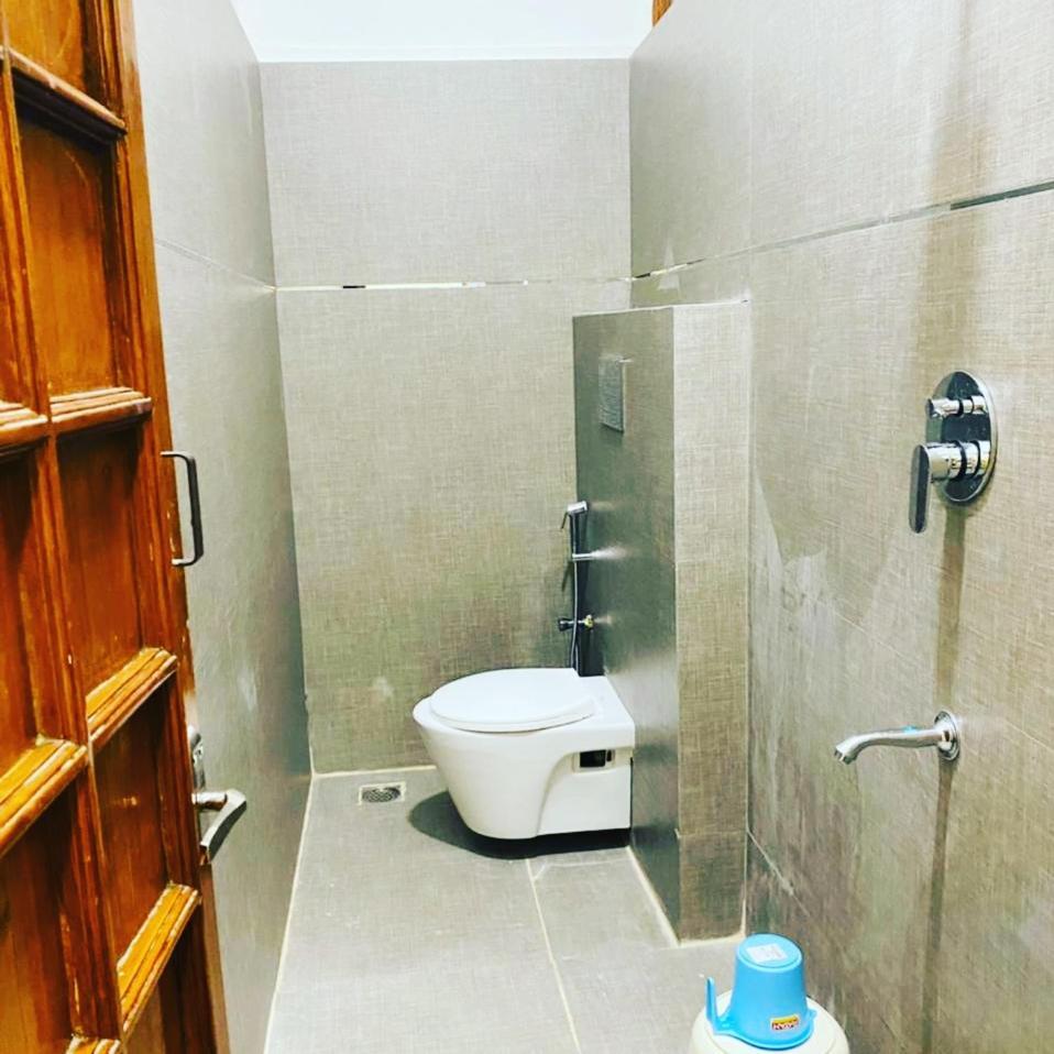 Hotel Kp Suites Metro Haidarábád Kültér fotó