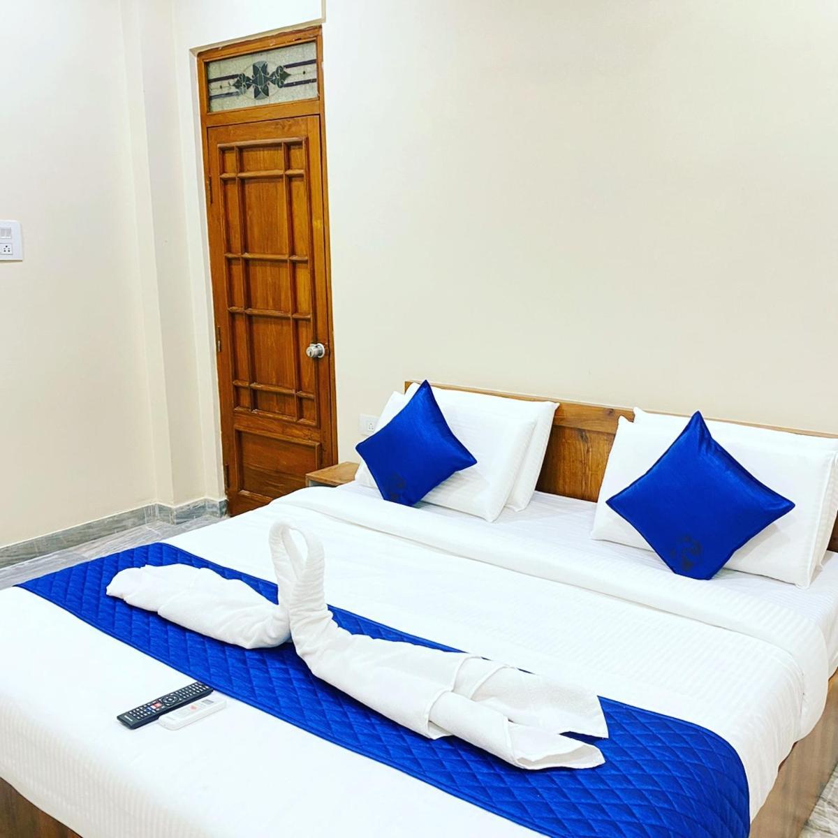 Hotel Kp Suites Metro Haidarábád Kültér fotó